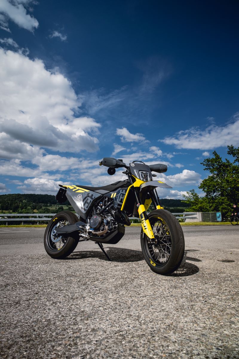 701 Supermoto offen